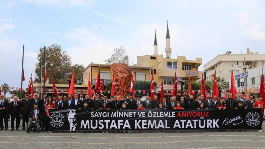 10 Kasım Atatürk'ü Anma Günü münasebetiyle Atatürk Anıtı'na Çelenk Sunuldu