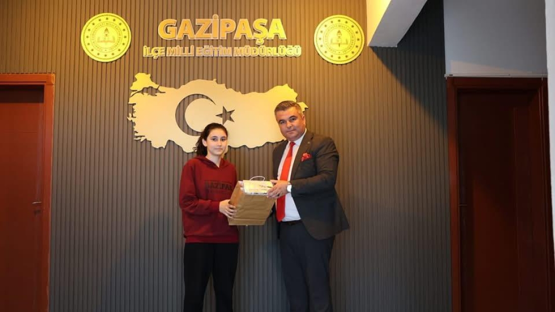 Antalya'da düzenlenen Kick Boks turnuvasında Gazipaşa Anadolu Lisesi 9. Sınıf öğrencisi Hatice Gizem ŞAHİNER İl 2.si olmuştur. 